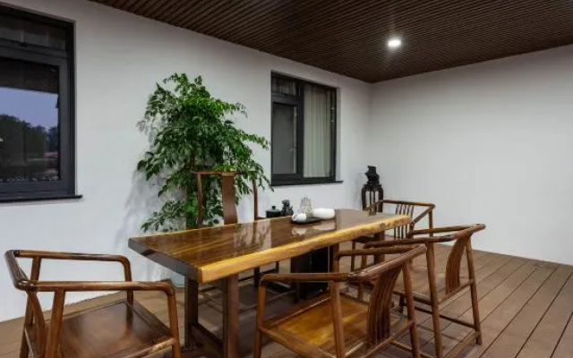 Shandong • Heyue Courtyard Green Forest Wild Luxury Family Holiday Homestay – Balcony – Chizhou