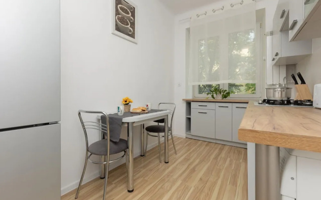 Bright Apartment Wola by Renters