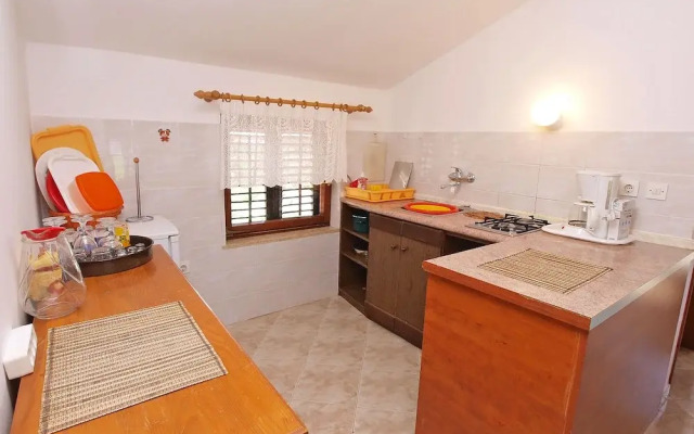 Apartment 895