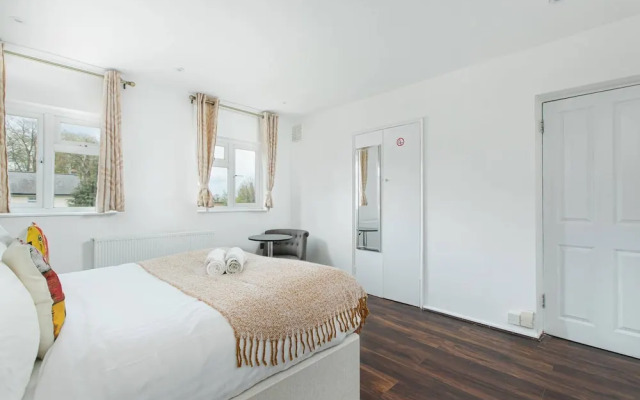 Skyvillion - 2bed House W Grdn&parking In Hatfield