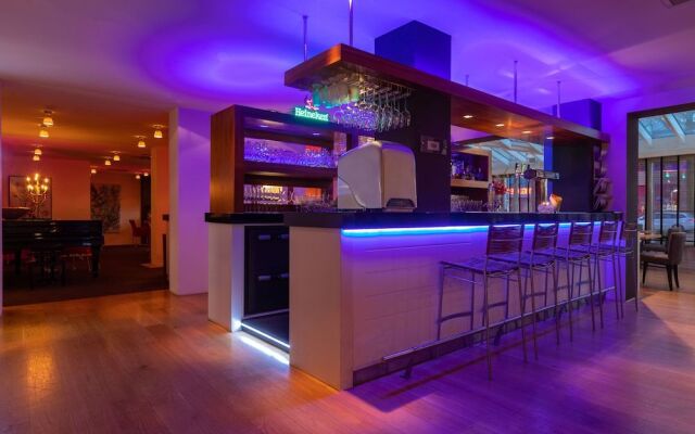 City Hotel