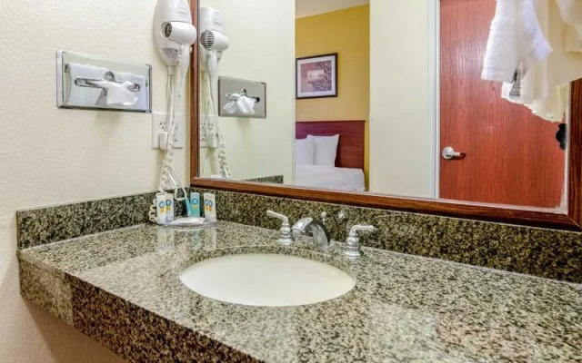 Holiday Inn Express Wichita North - Park City