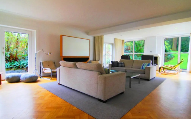 Villa EMG