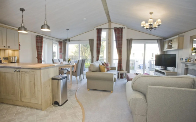 6 Berth Luxury Lodge in Christchurch, Dorset