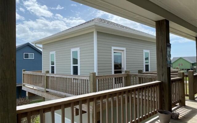 Sea Beauty 3 Bedroom Home by RedAwning
