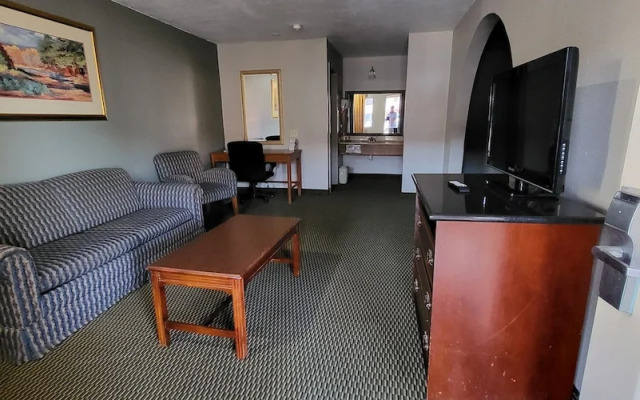 Hallmark Inn & Suites