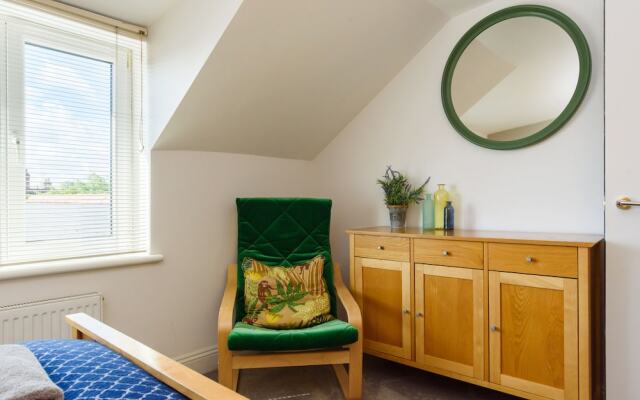 3 84a Albany Road