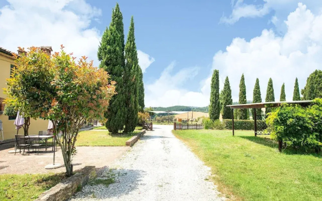 Charming Apartment in Collesalvetti With Garden