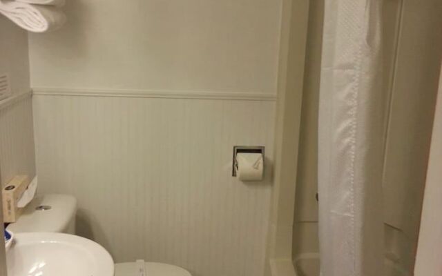 Eagles Nest Motel