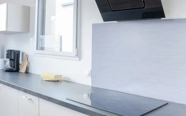 Pretty new House With Small sea View