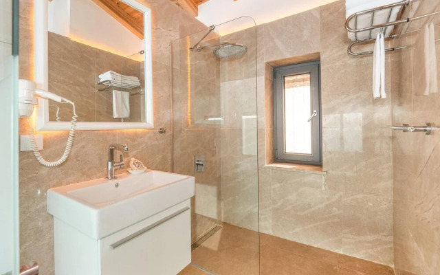 Lighthouse Loft Gunbatimi