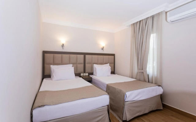 Moonshine Hotel & Suites