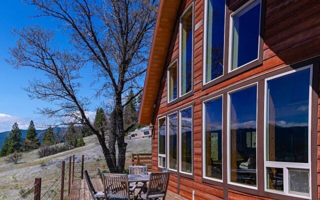 Sunset Chalet - 2600 Sq.ft. Multi-seasonal Retreat