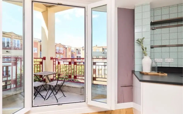 The Brunswick Retreat - Warm 3bdr Flat With Balcony