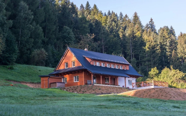 Villa With Pool in Hutisko-solanec
