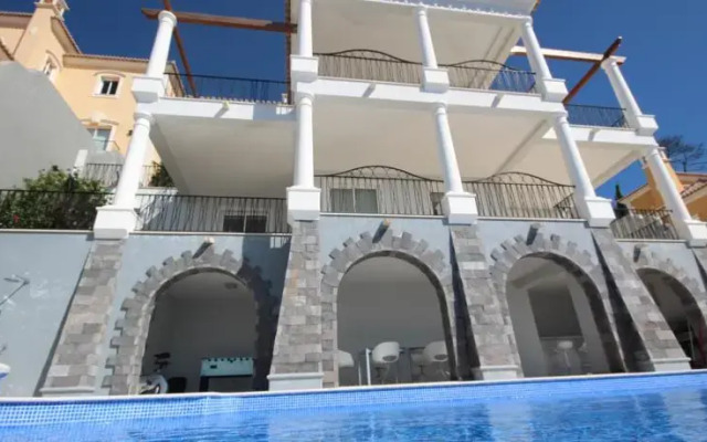 Stunning Villa With Private Heated Pool