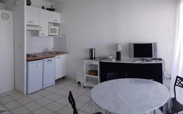 studio idéal couple 2 enfants, bien situé, calme
