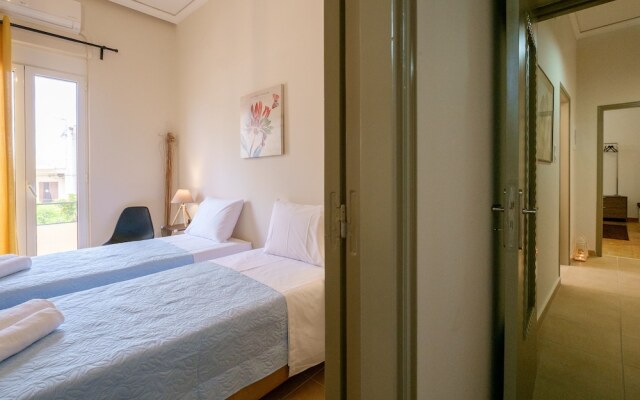 Home with Courtyard in Heart of Old Town