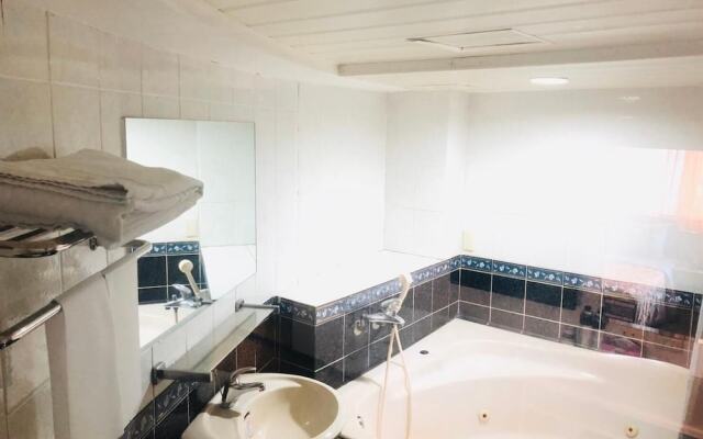 Jing Chen Commercial Hotel