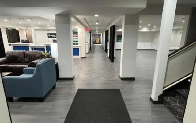 Clarion Pointe Milwaukee Airport