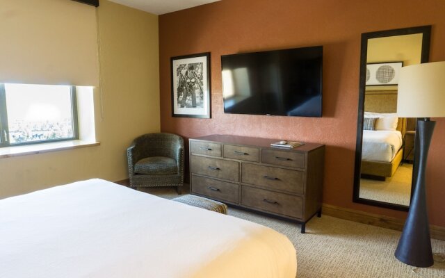 Grand Summit Hotel, a Ski in/out by RedAwning