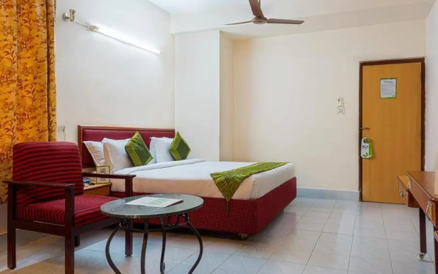 OYO 14670 Saaket Residency