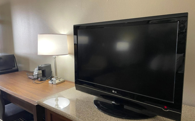Deluxe Inn & Suites