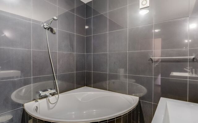 Portola Penthouse 3B