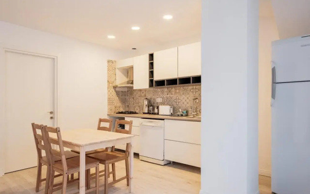 Comfy Flat w Patio 3 min to Beach in Bodrum