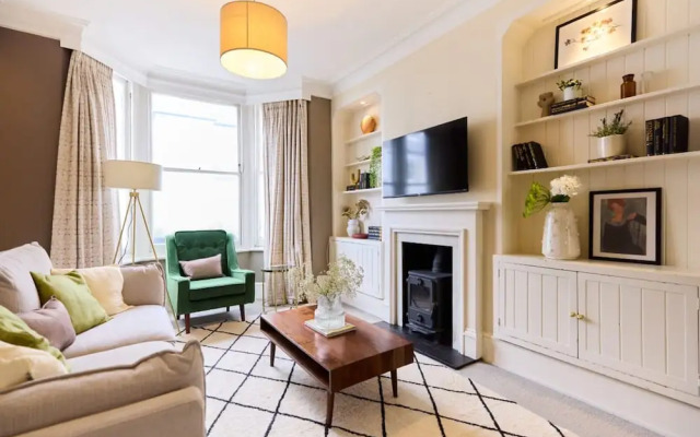 The Fulham Asylum - Modish 2bdr Flat With Patio