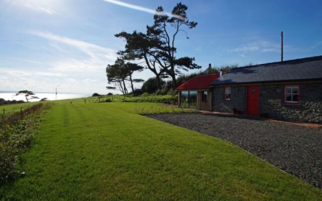 Holiday Home Cae Cwpwl