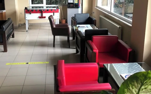 Arya Hotel