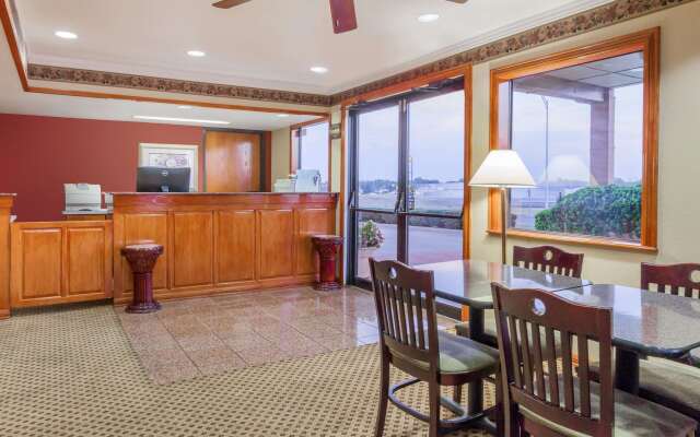Super 8 by Wyndham Mount Vernon