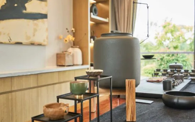 Nest Bar B & B
