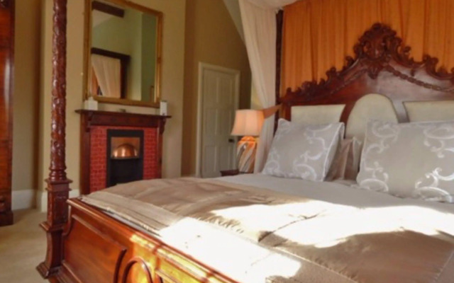 Westgate Manor