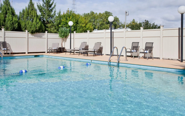 Holiday Inn Manhattan at the Campus by IHG