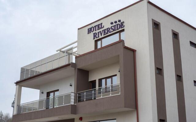 Riverside Hotel