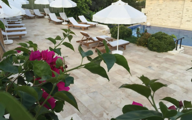 Dardanos Hotel