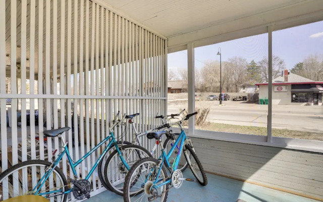 Snowmobile Trail On-site: Lakefront Mound Apt!