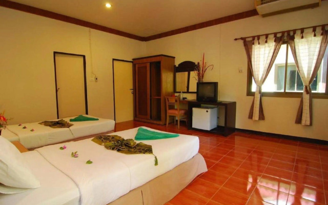 Lanta Nice Beach Resort