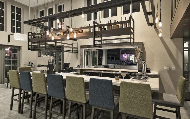 Inn at the Pier Pismo Beach, Curio Collection by Hilton