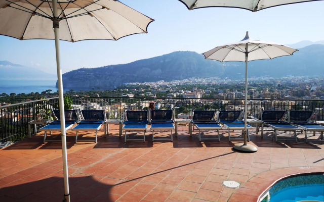 Cristina Hotel