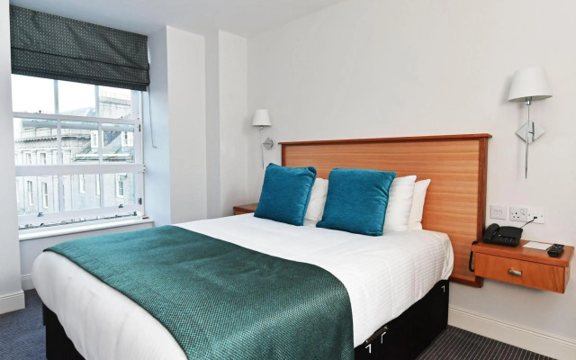 Royal Athenaeum Suites