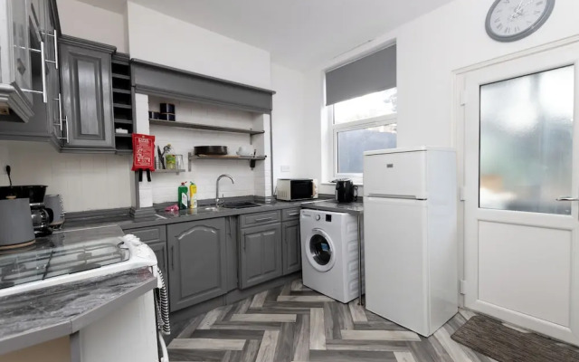 Cozy Nottingham Retreat Entire Home With 4 Bedroom