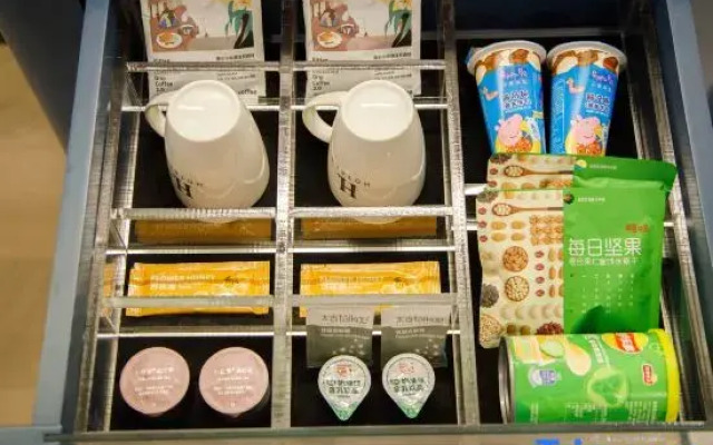 H CRYSTAL 4/2000  Hotel