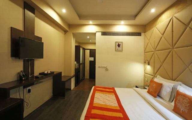 OYO 10968 Hotel Almati 1