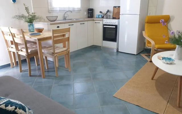 Beachside Retreat - Sleeps 4, Terrace & Views