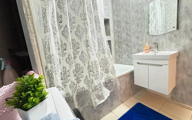 Апартаменты на проспекте Ливанова 8