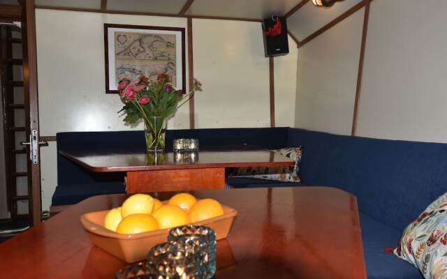 Comfortable Boat in Groningen With Barbecue