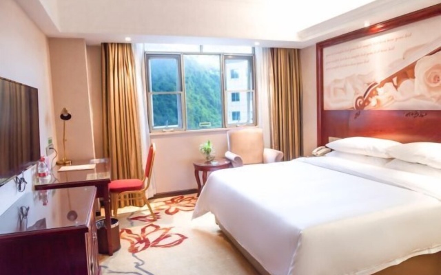 Vienna Hotel (Fengshan) – Guest Rooms – Hechi